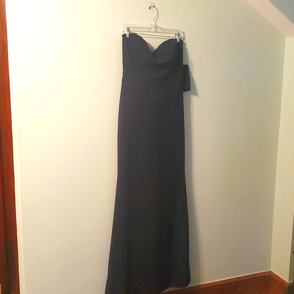 Strapless navy blue formal dress. From Windsor size large